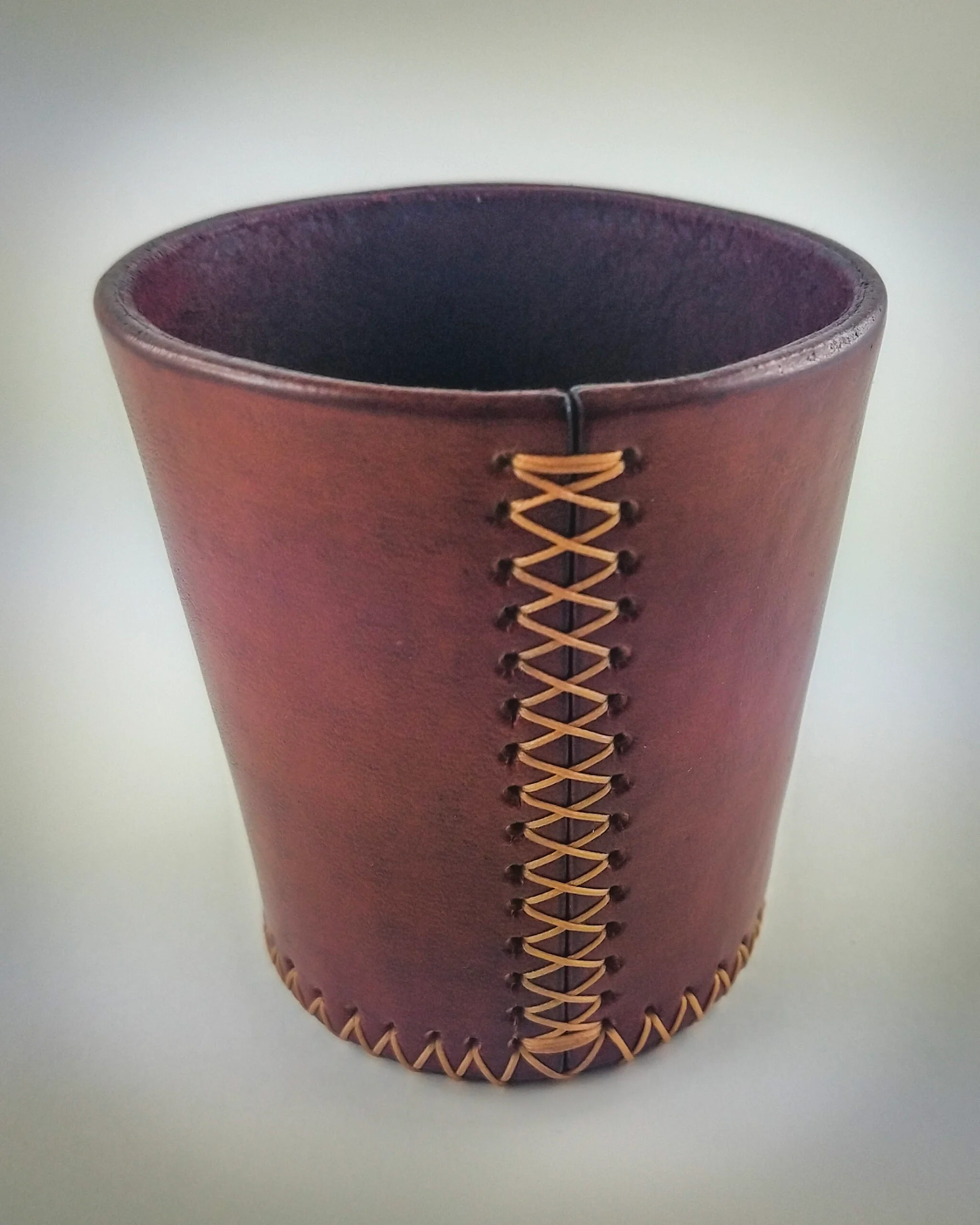 Becher & Spiele von Muzic Leather Art